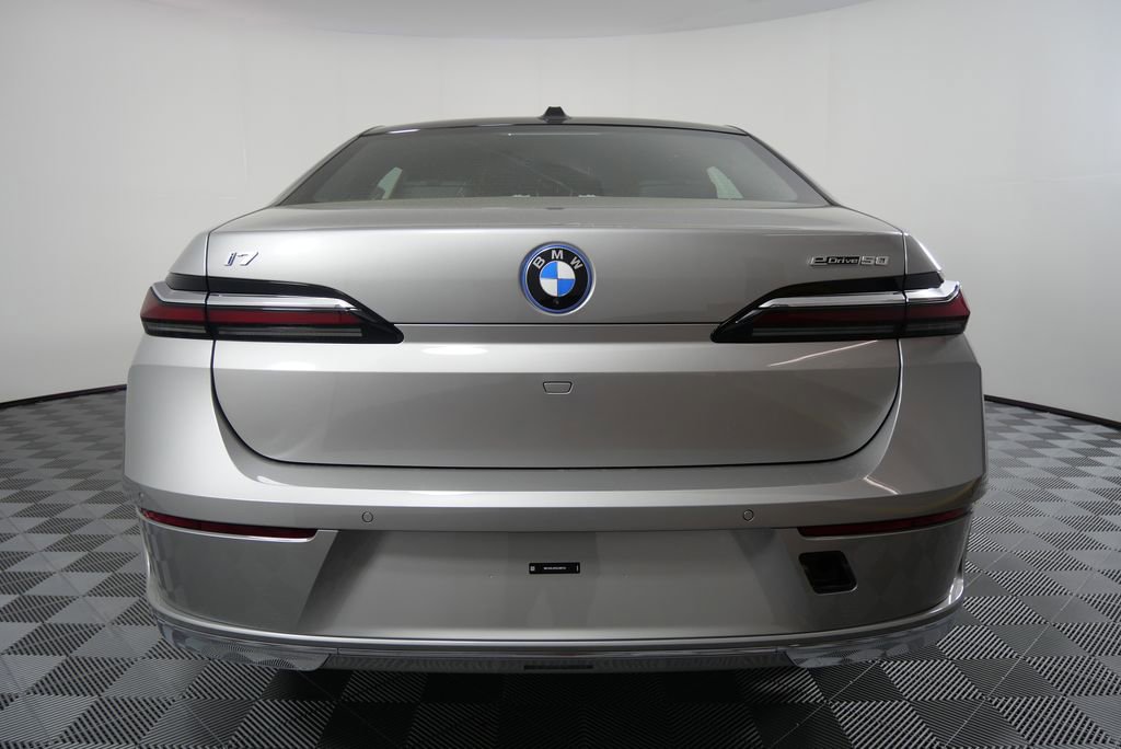 Used 2025 BMW i7 eDrive50 image 4