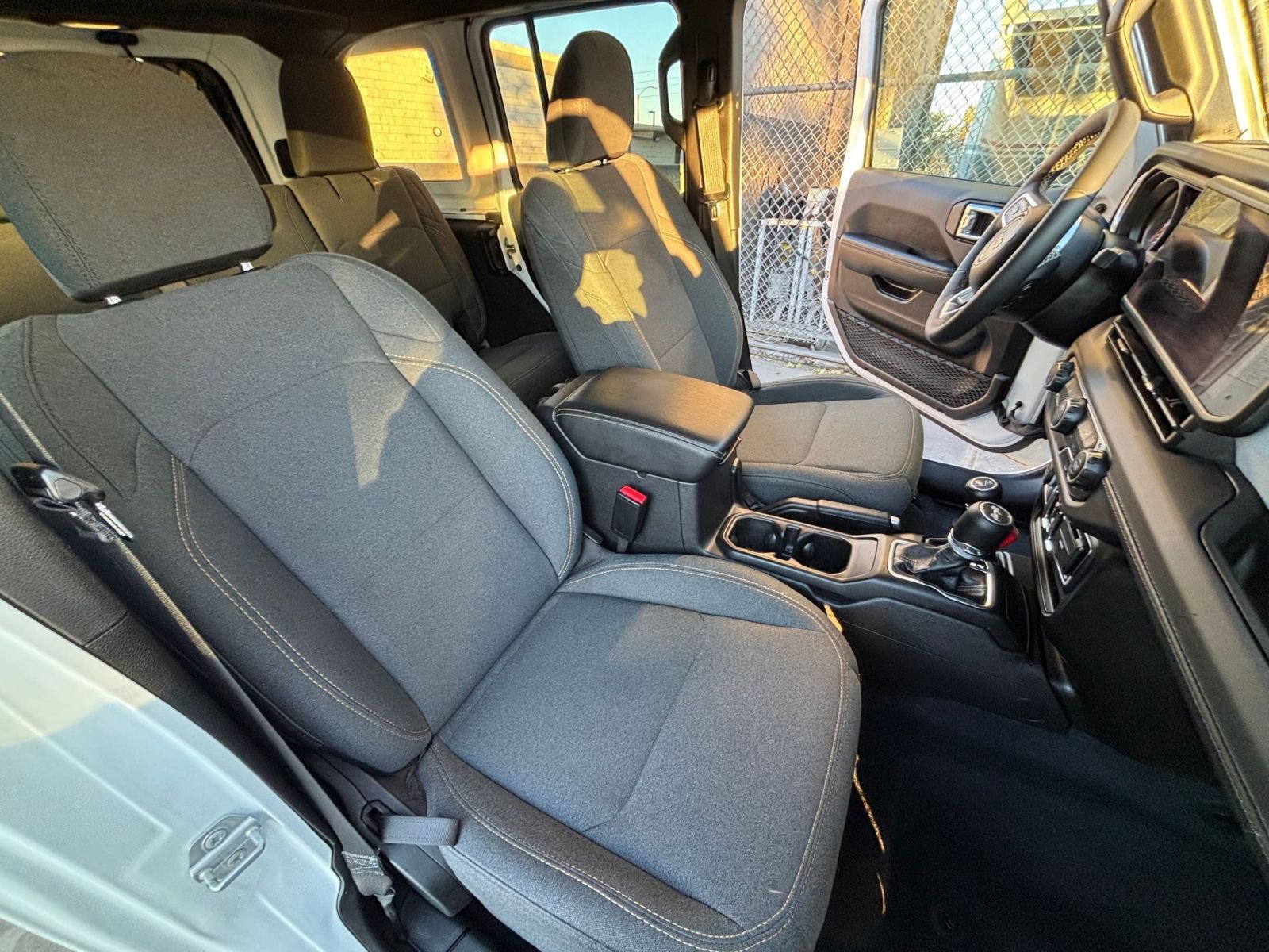 Used 2025 Jeep Wrangler Sahara image 36