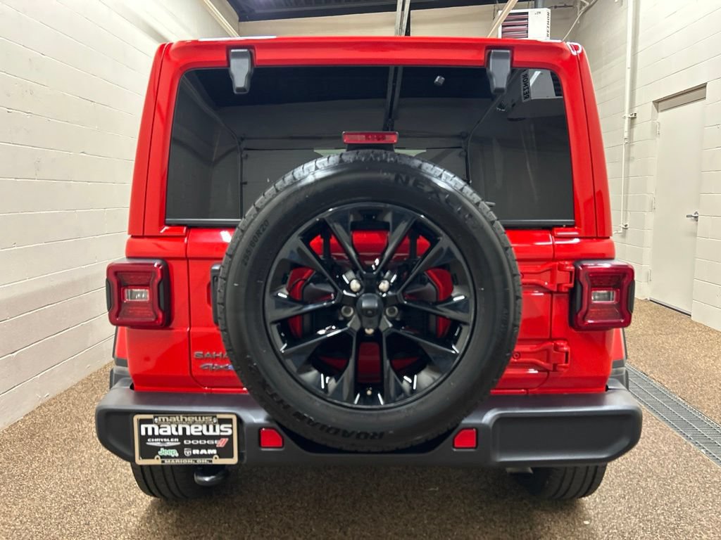 Used 2025 Jeep Wrangler Unlimited Sahara AWD/4WD image 3