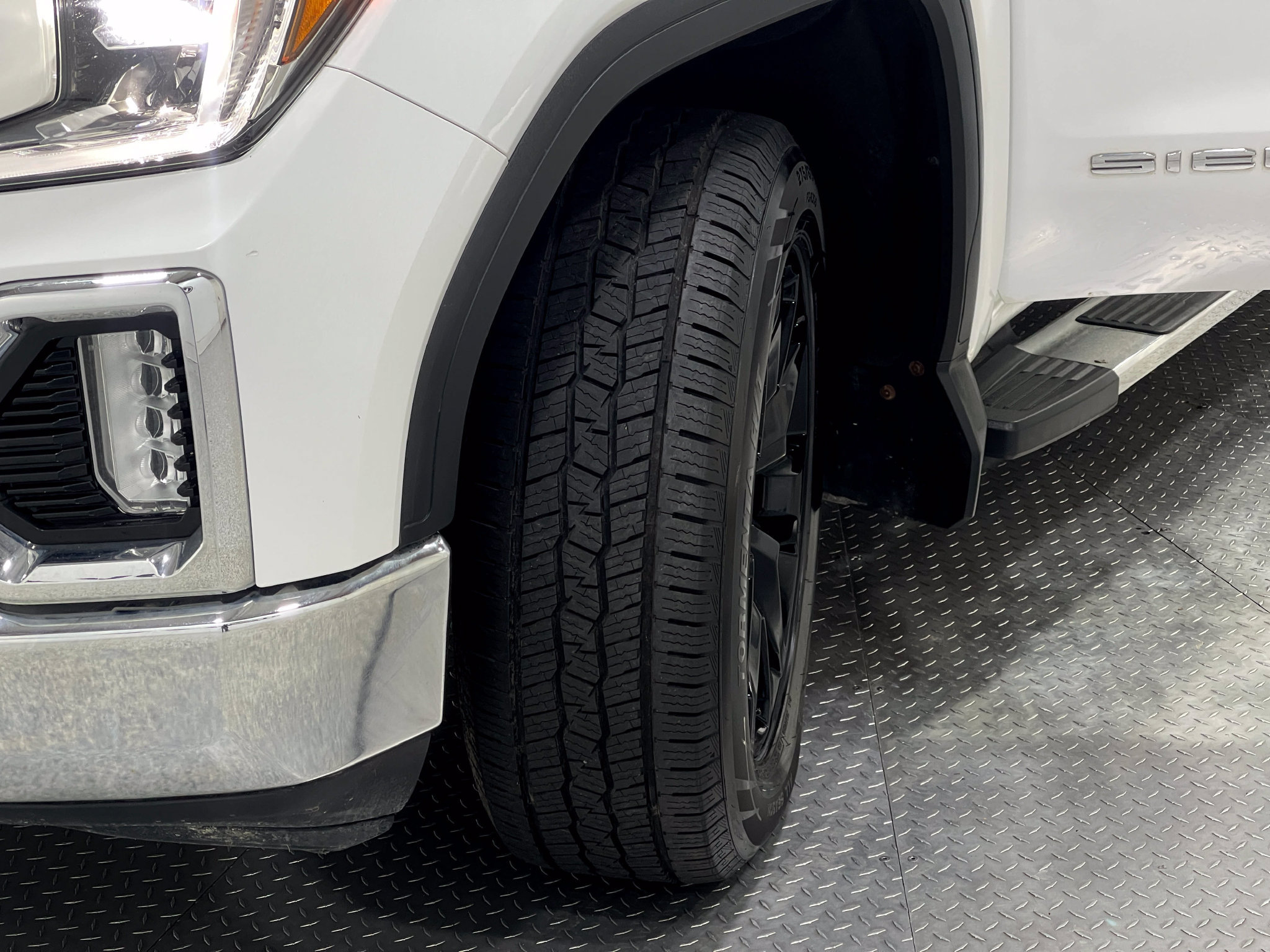 Used 2019 GMC Sierra 1500 SLT w/ SLT Premium Plus Package AWD/4WD image 36