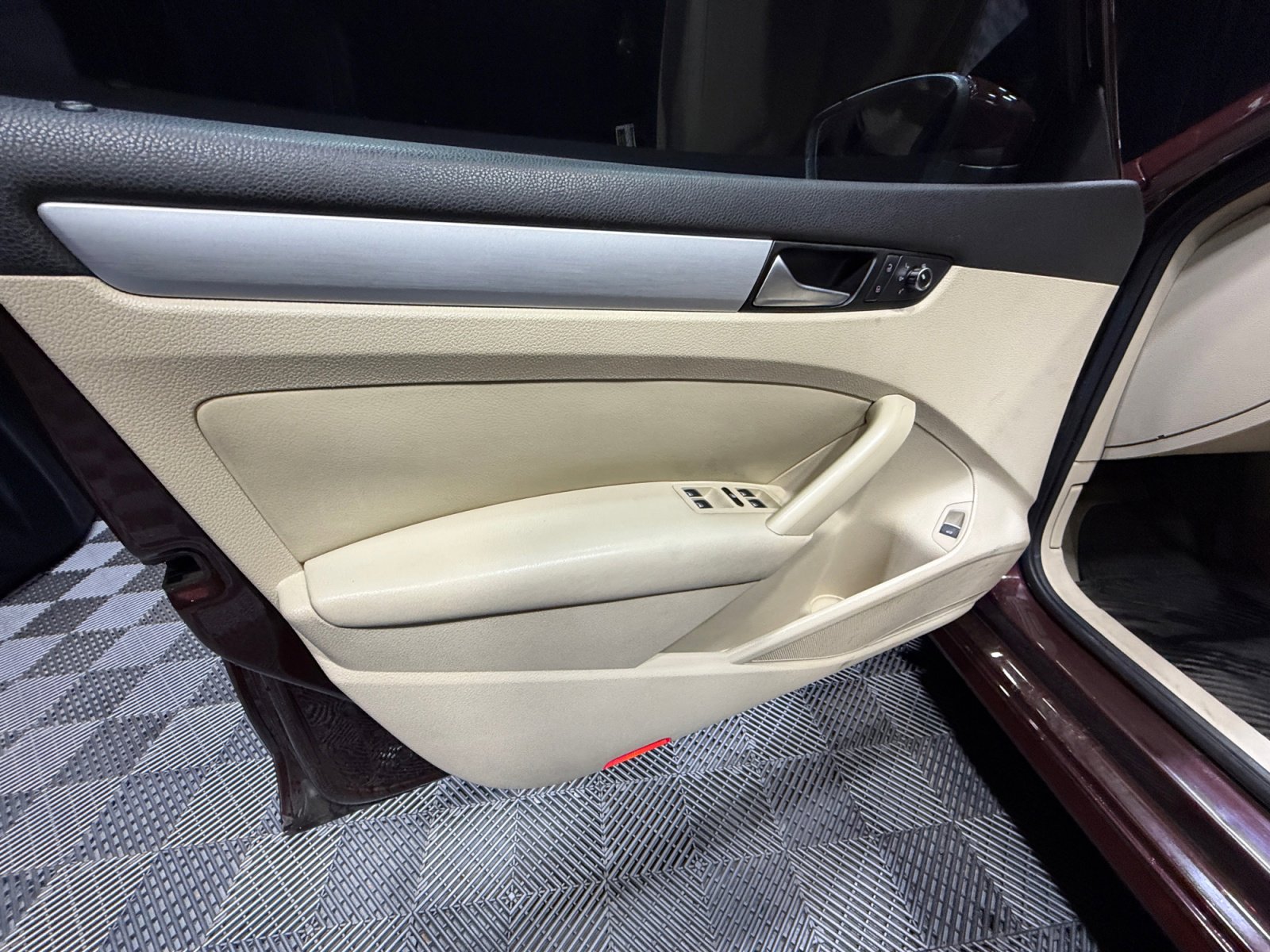 Used 2012 Volkswagen Passat 2.5 SE image 13