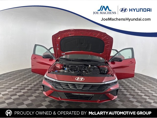 Certified 2025 Hyundai Elantra Sport image 12
