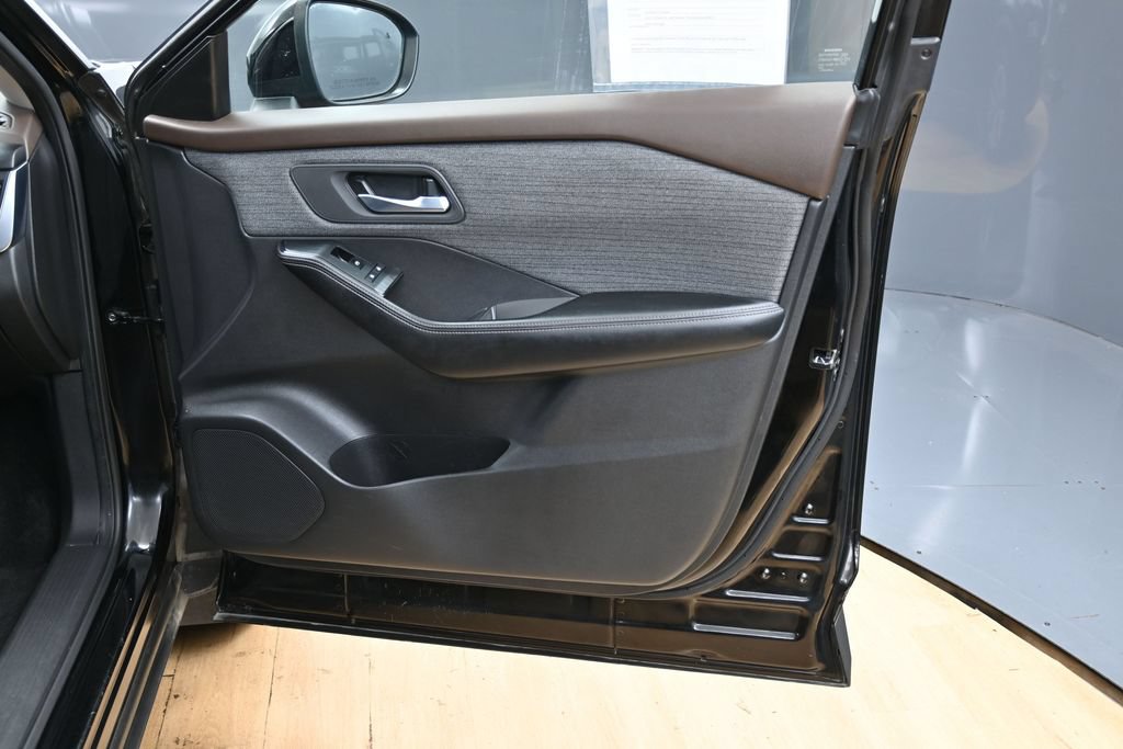 Used 2023 Nissan Rogue SV FWD image 34