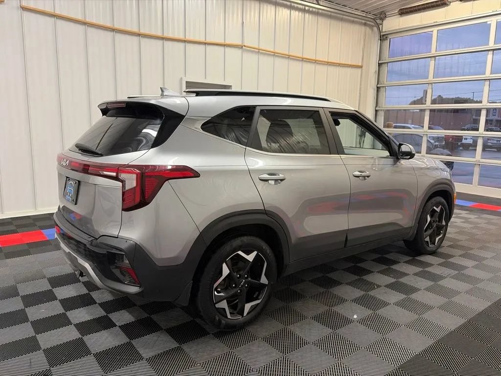Used 2024 Kia Seltos EX FWD image 4