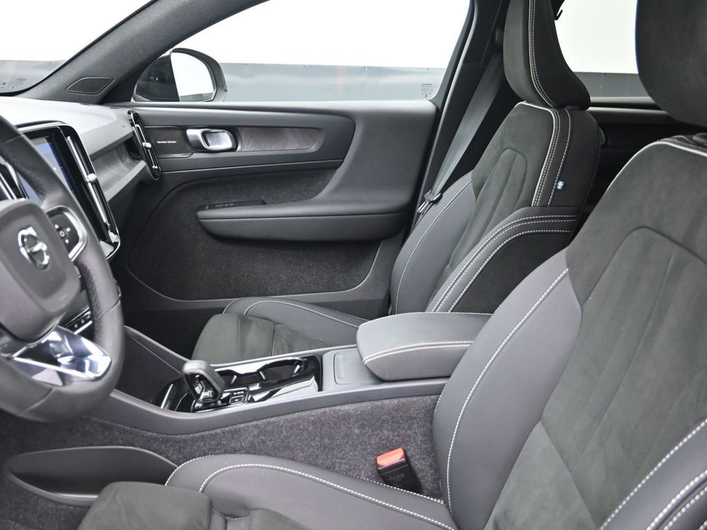 Used 2023 Volvo C40 P8 Recharge Ultimate image 11