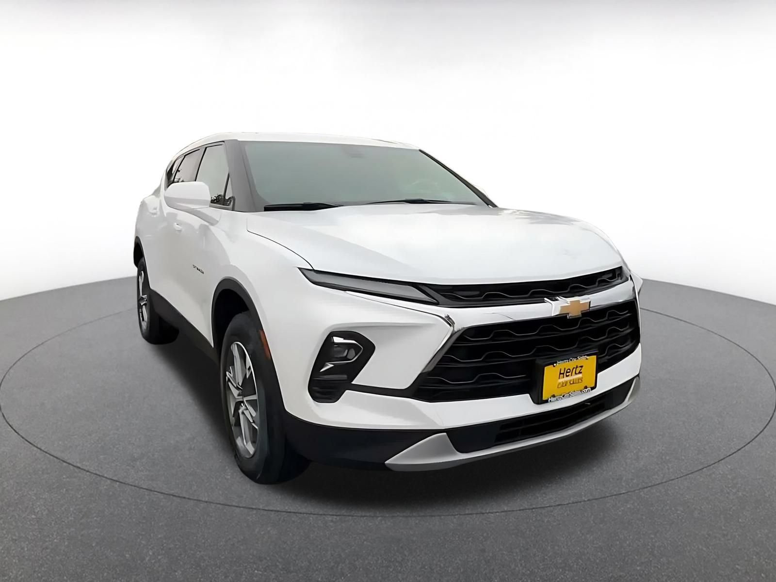 Used 2025 Chevrolet Blazer LT FWD image 3