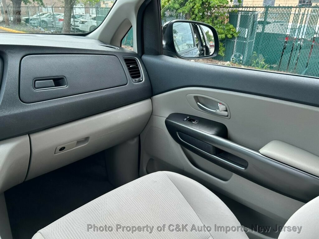 Used 2019 Kia Sedona L FWD image 41