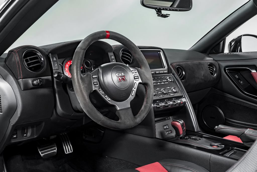 Used 2016 Nissan GT-R NISMO AWD/4WD image 14