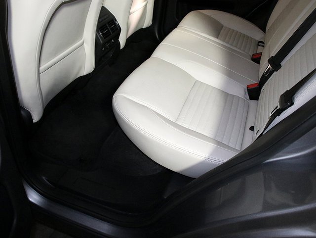 Used 2023 Land Rover Discovery Sport SE image 28