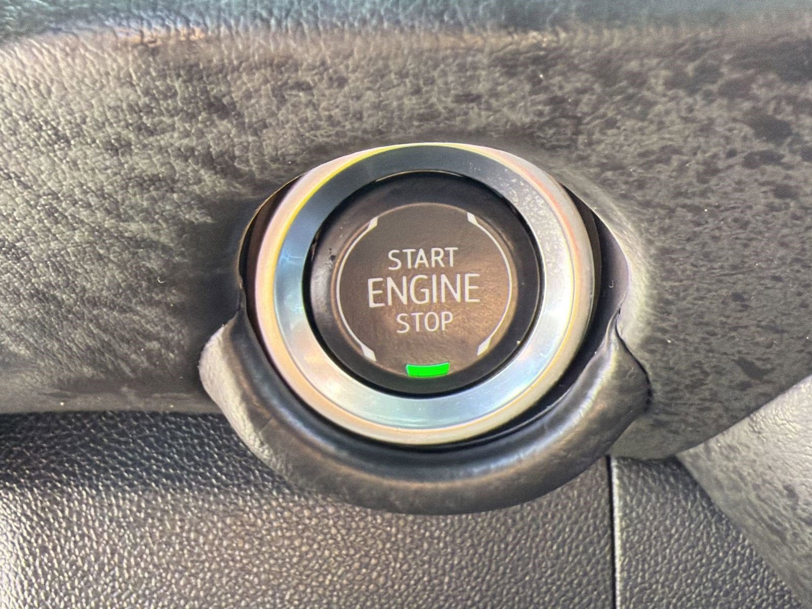 Used 2025 Chevrolet Suburban Z71 image 29