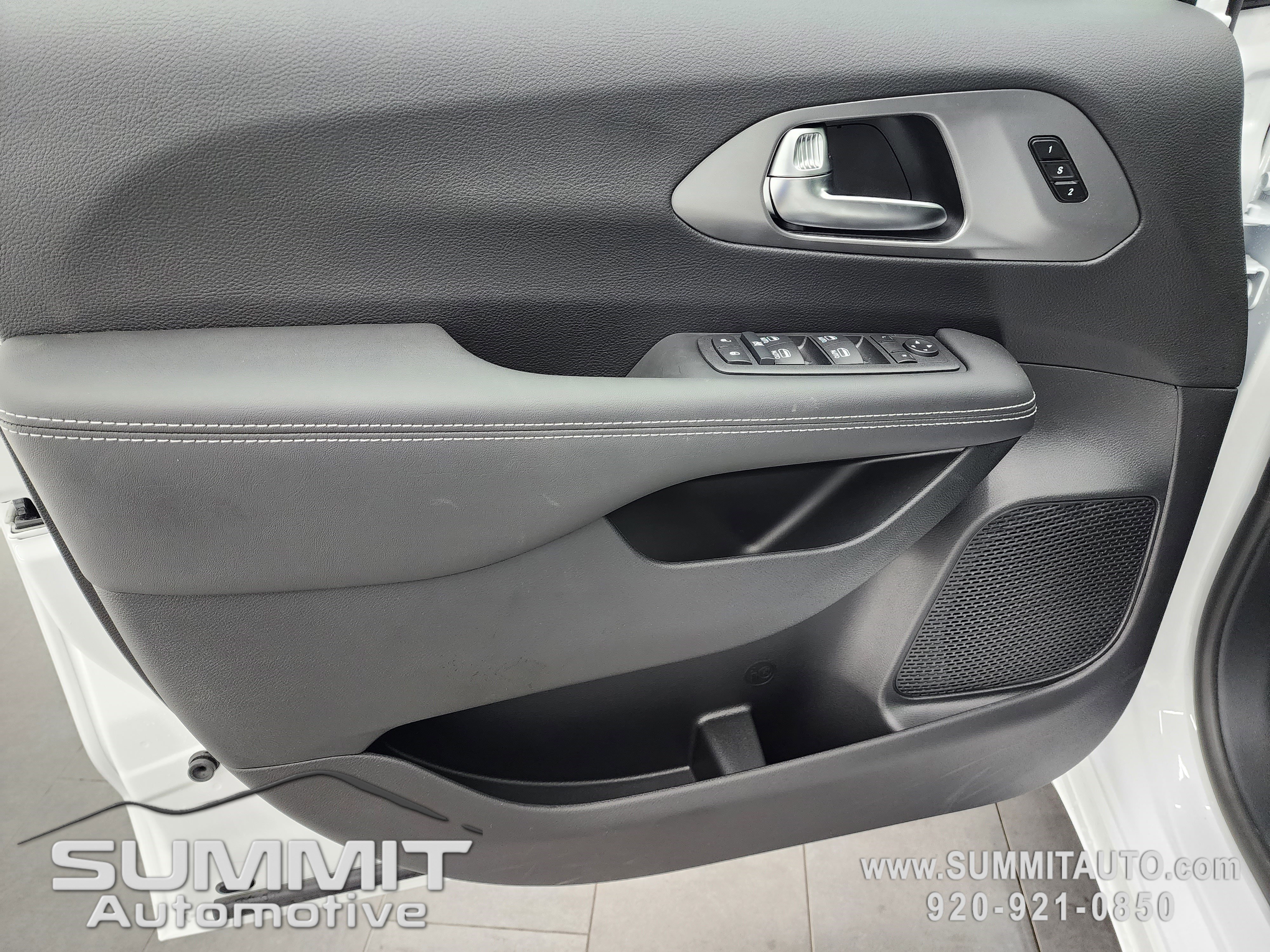 New 2026 Chrysler Pacifica Select FWD image 45