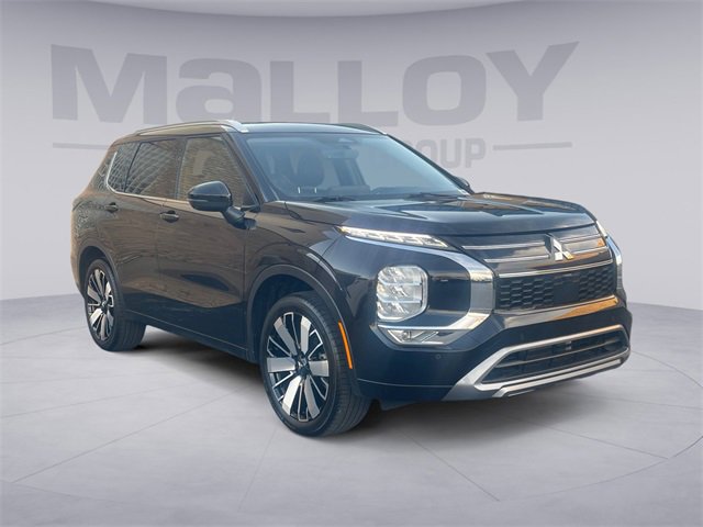 Used 2025 Mitsubishi Outlander SEL image 1