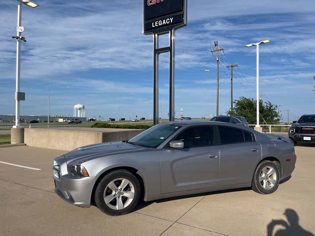 Used 2014 Dodge Charger SE RWD image 1