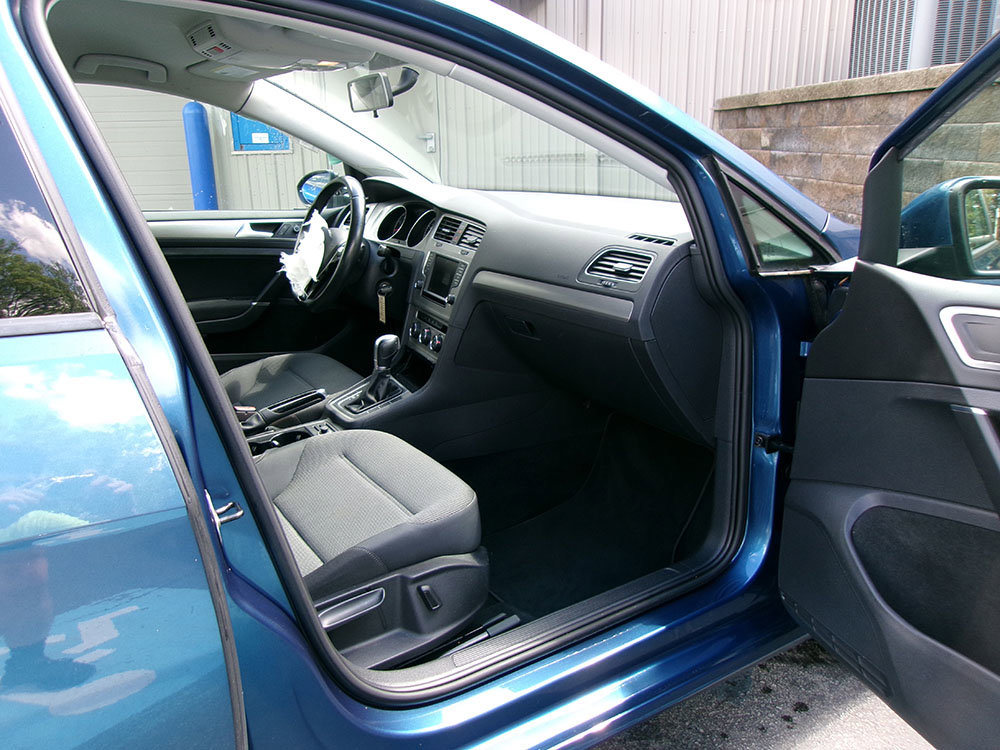 Used 2017 Volkswagen Golf SE image 11