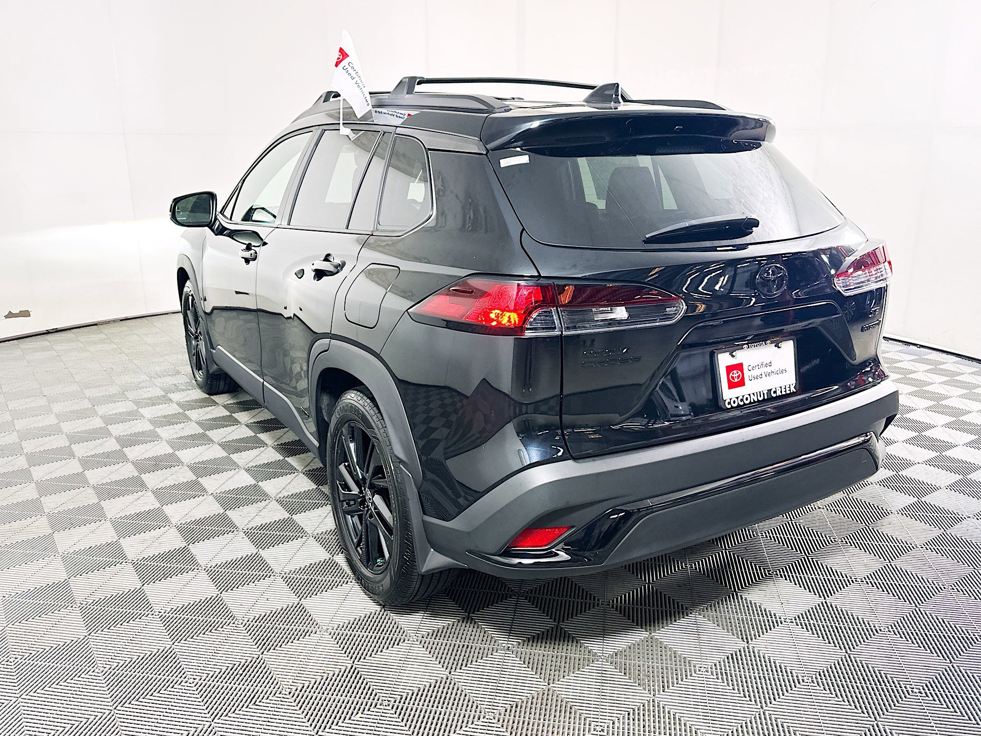 Used 2024 Toyota Corolla Cross AWD Hybrid w/ Moonroof Package image 5