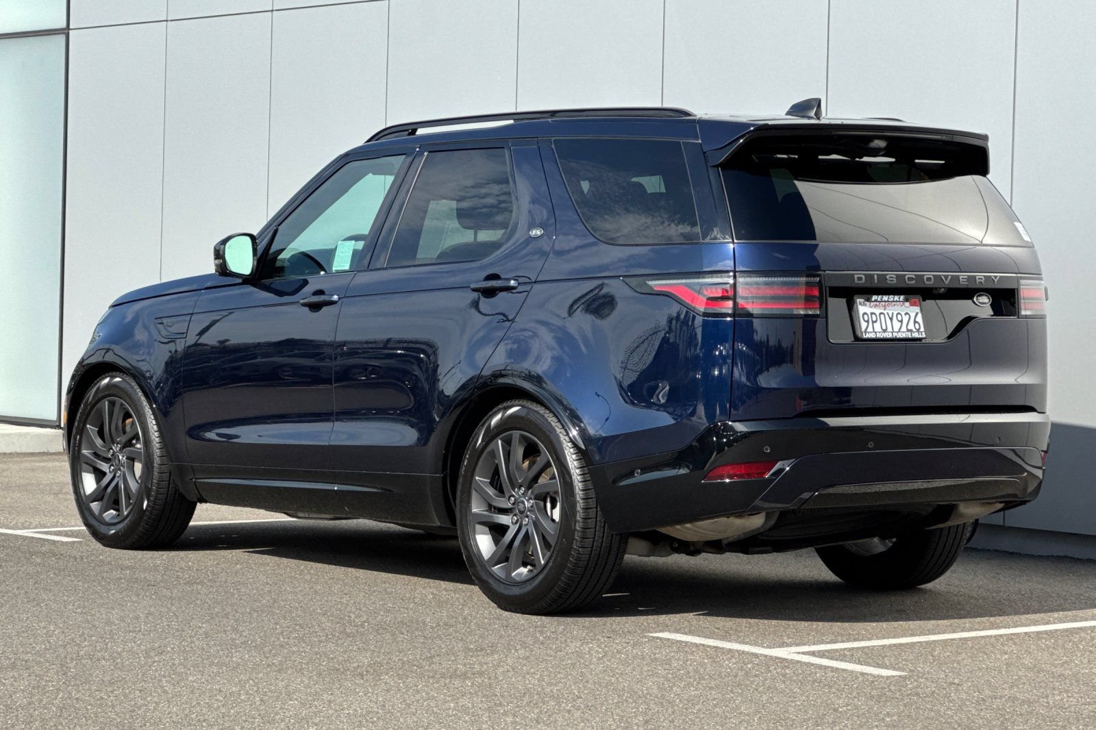 Certified 2023 Land Rover Discovery S R-Dynamic AWD/4WD image 3