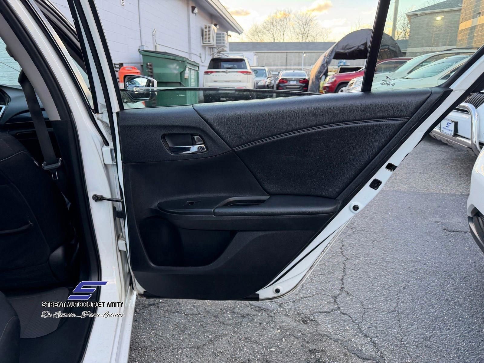 Used 2015 Honda Accord Sport image 17