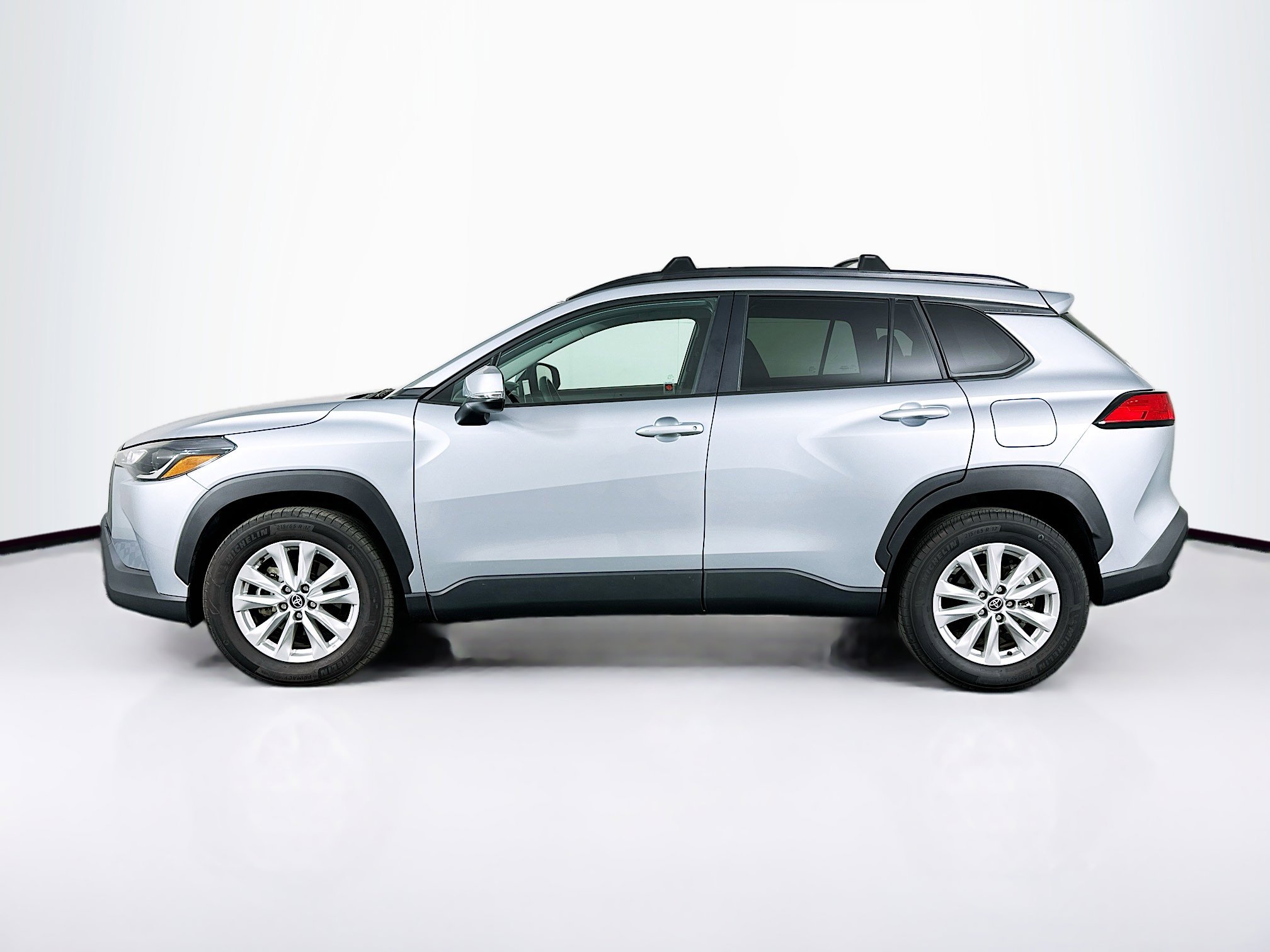 Used 2024 Toyota Corolla Cross LE w/ Black Badges Package (TMS) image 4