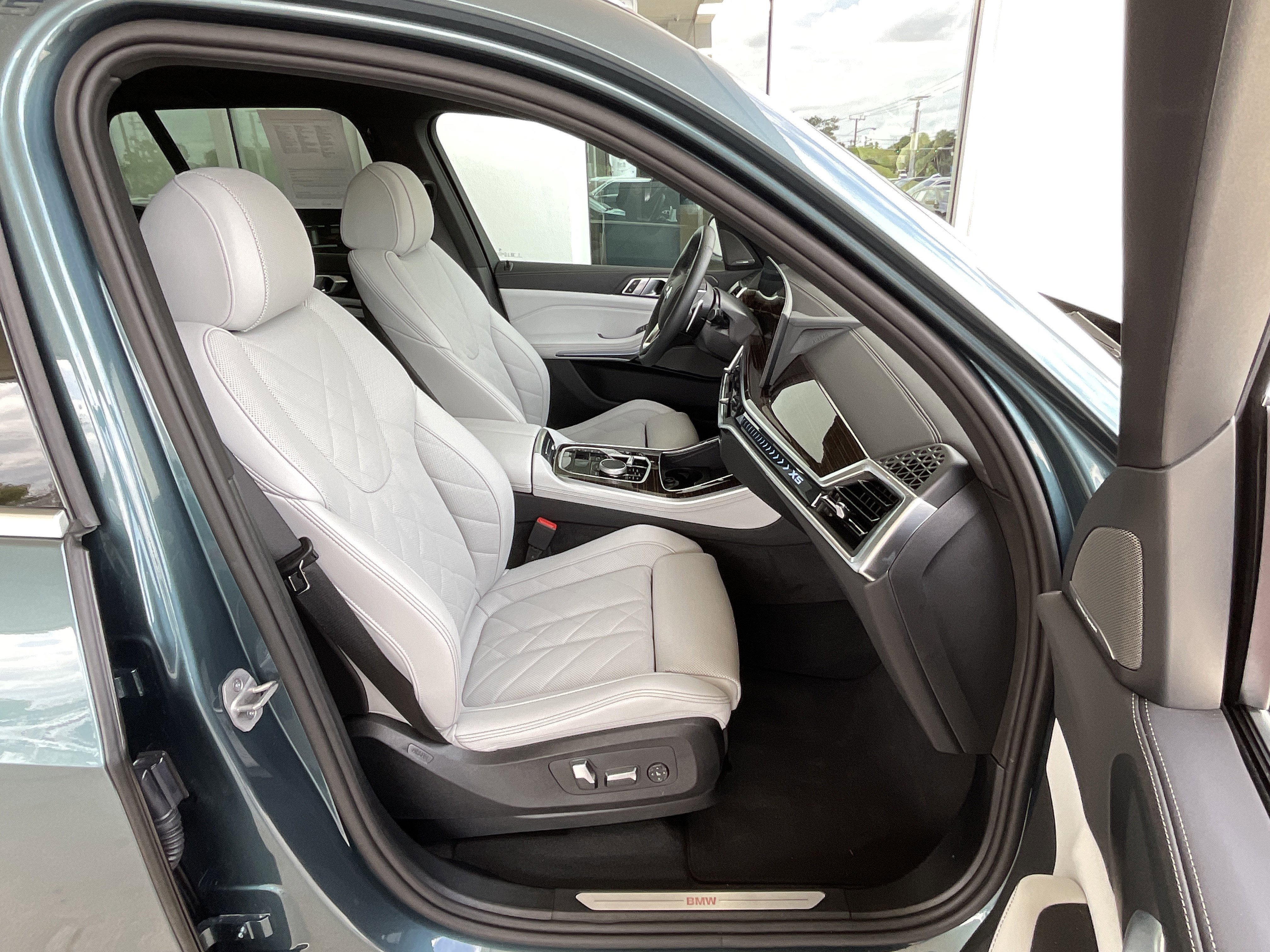 Used 2026 BMW X5 xDrive40i w/ Premium Package AWD/4WD image 22
