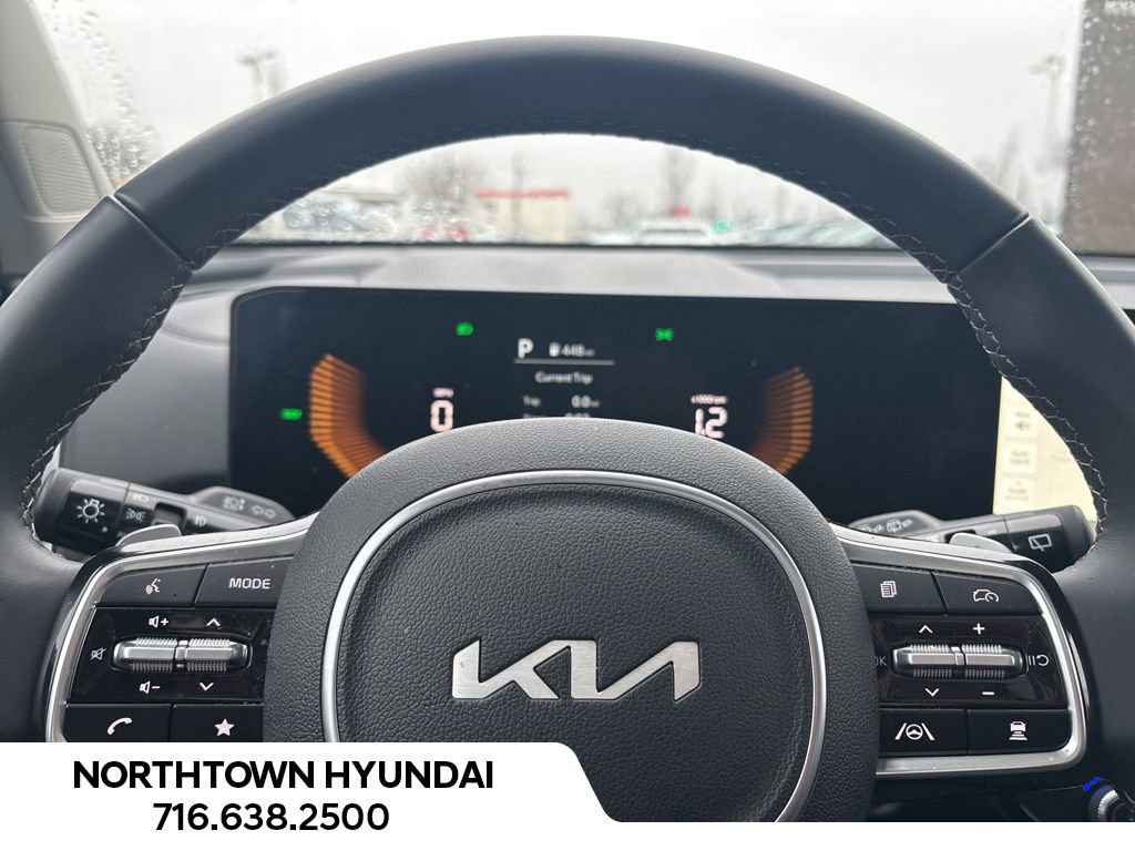 Used 2025 Kia Sorento EX w/ EX Panoramic Sunroof Package image 11