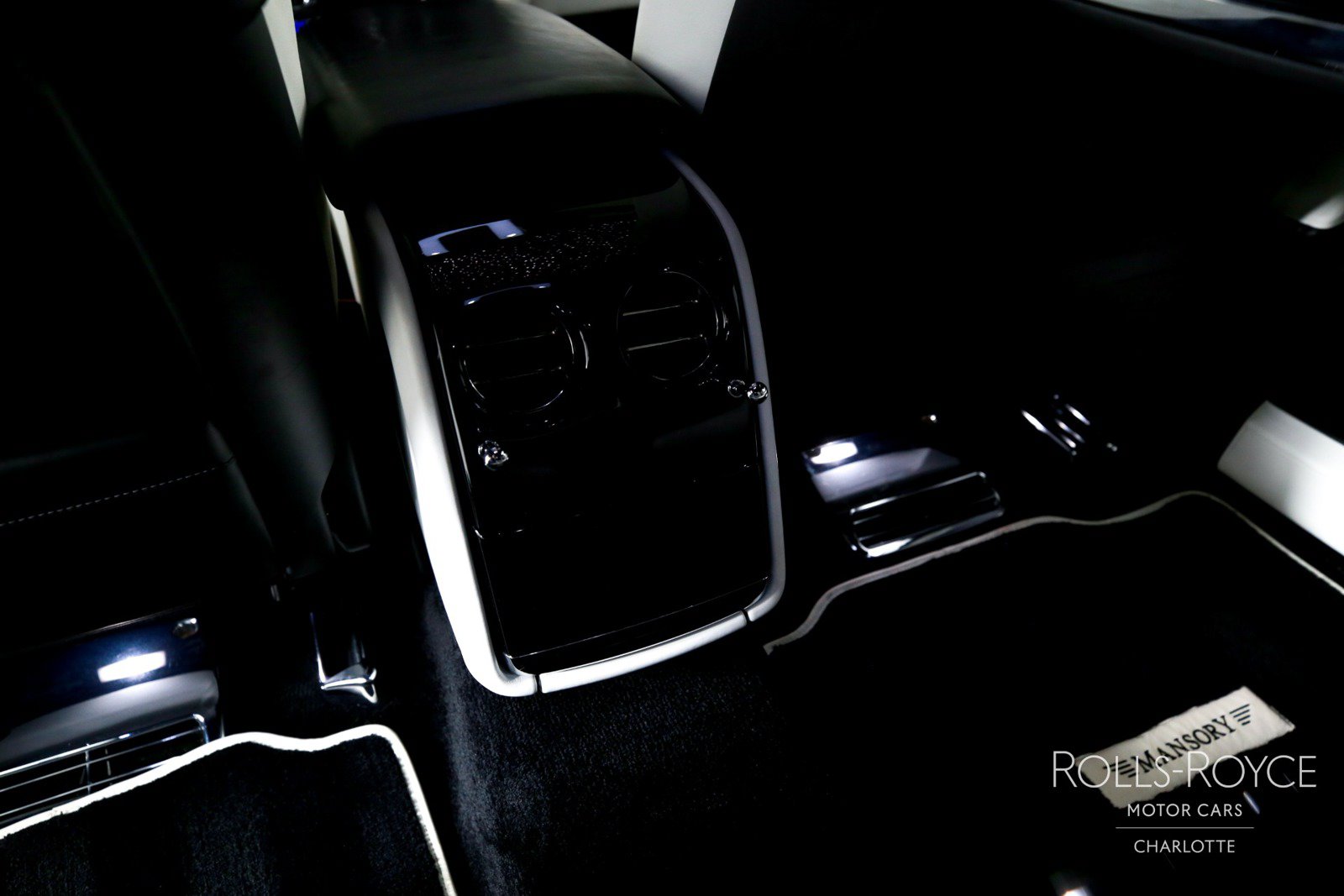 Used 2018 Rolls-Royce Phantom Sedan RWD image 22