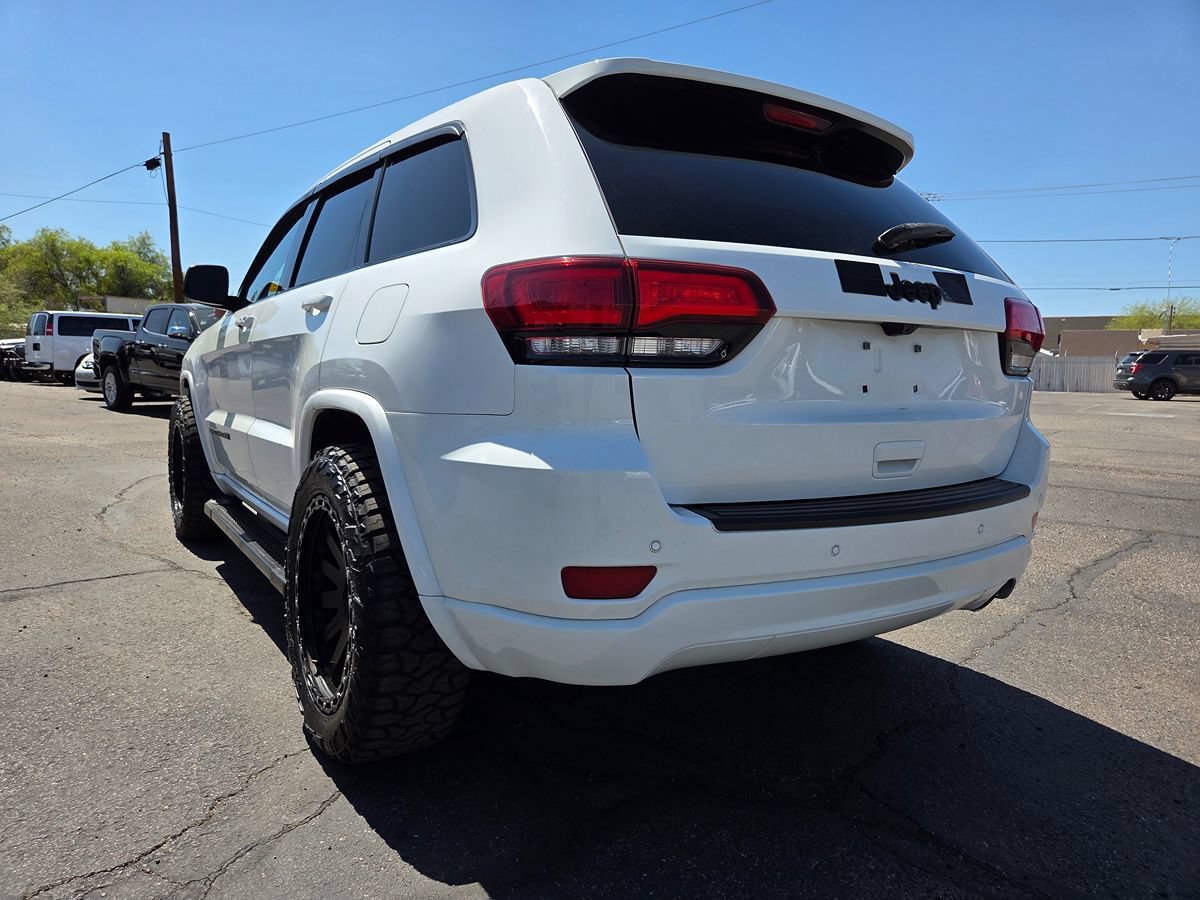Used 2018 Jeep Grand Cherokee Altitude RWD image 16