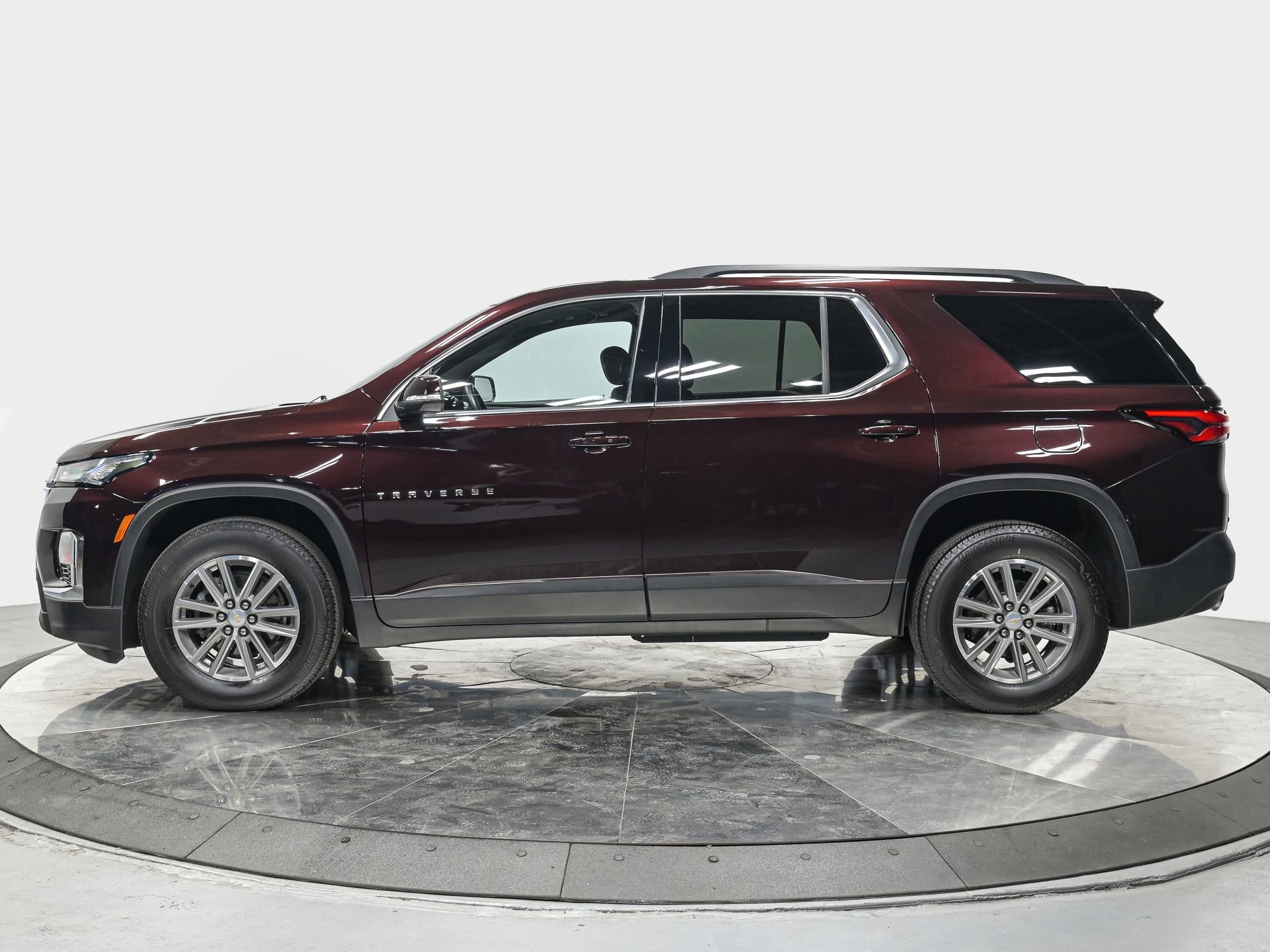 Used 2023 Chevrolet Traverse LT AWD/4WD image 2