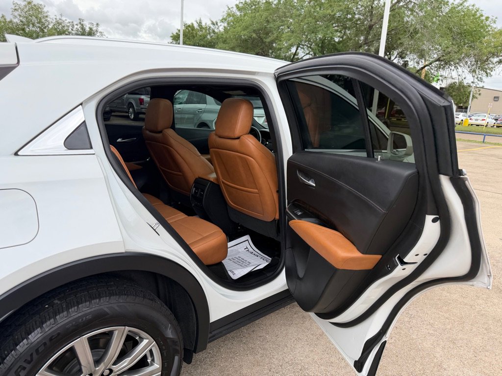 Used 2019 Cadillac XT4 Premium Luxury AWD/4WD image 16