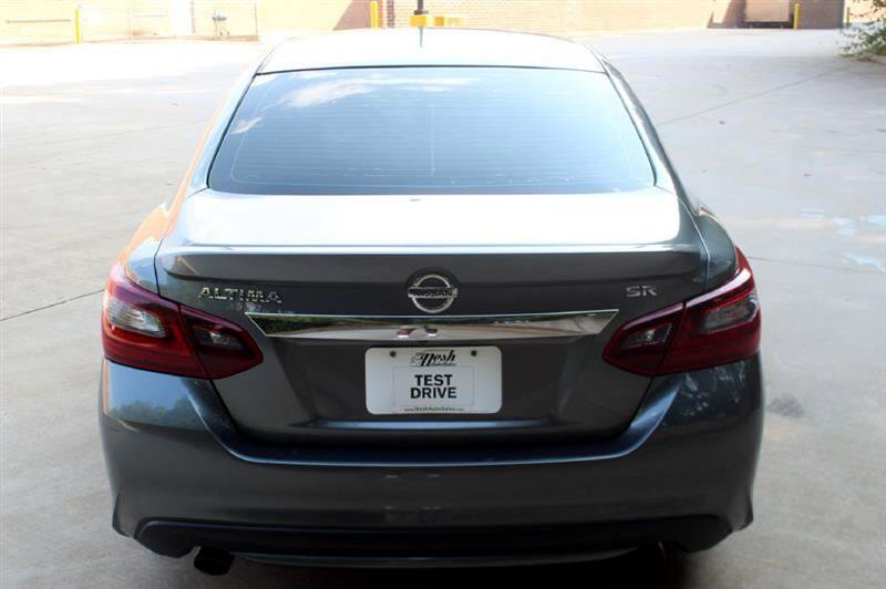 Used 2017 Nissan Altima 2.5 SR w/ LED Appearance Package image 4
