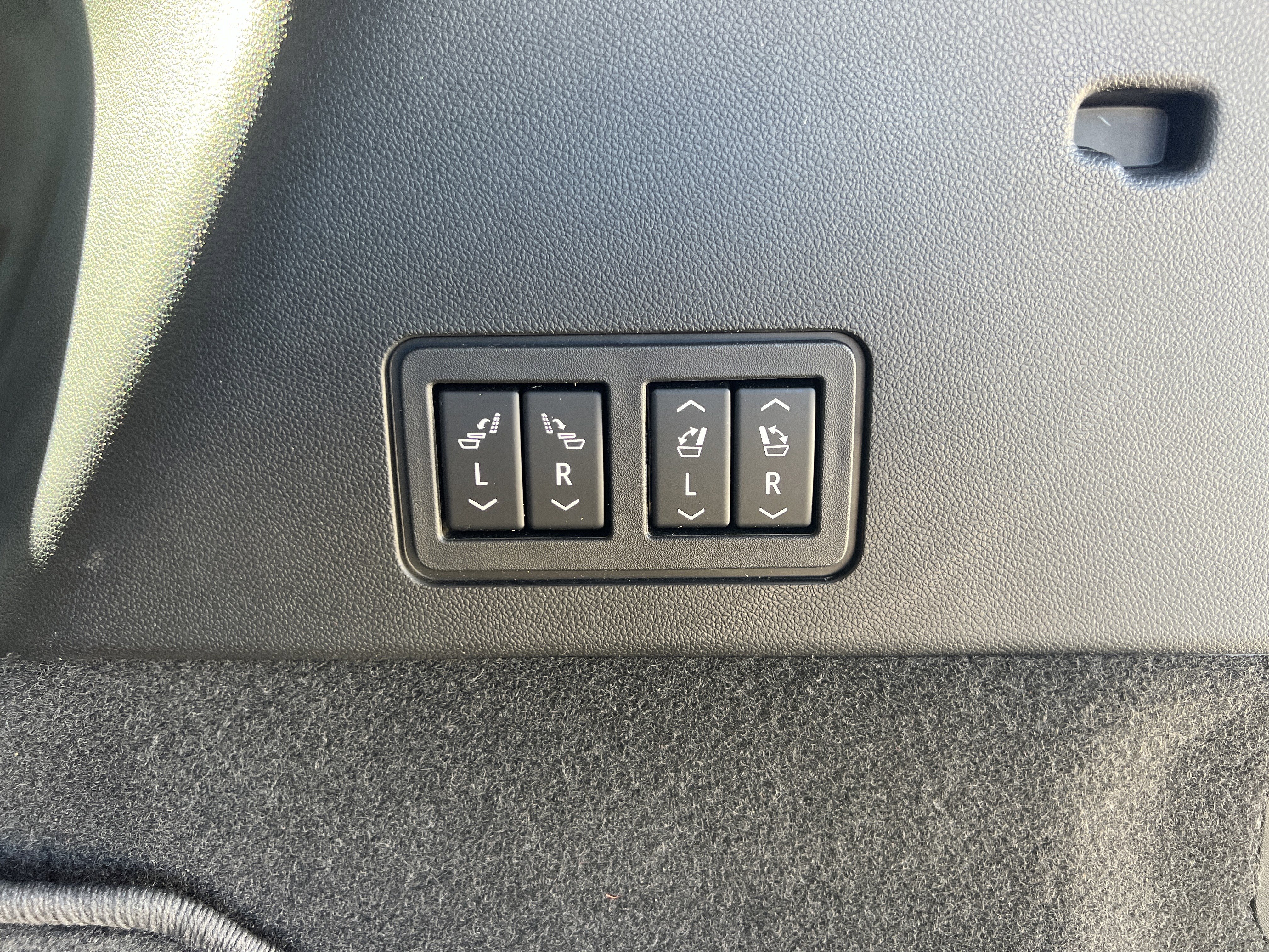 Used 2021 Cadillac XT6 Premium Luxury w/ Platinum Package image 38