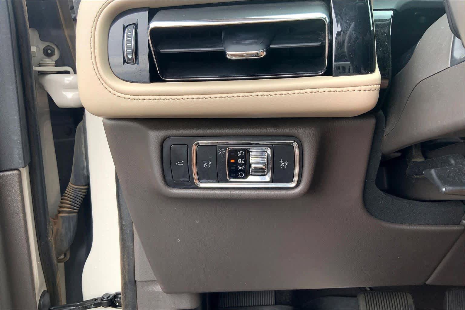 Used 2021 Lincoln Aviator 2WD image 36
