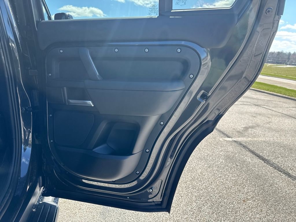 New 2026 Land Rover Defender 130 X-Dynamic SE image 16