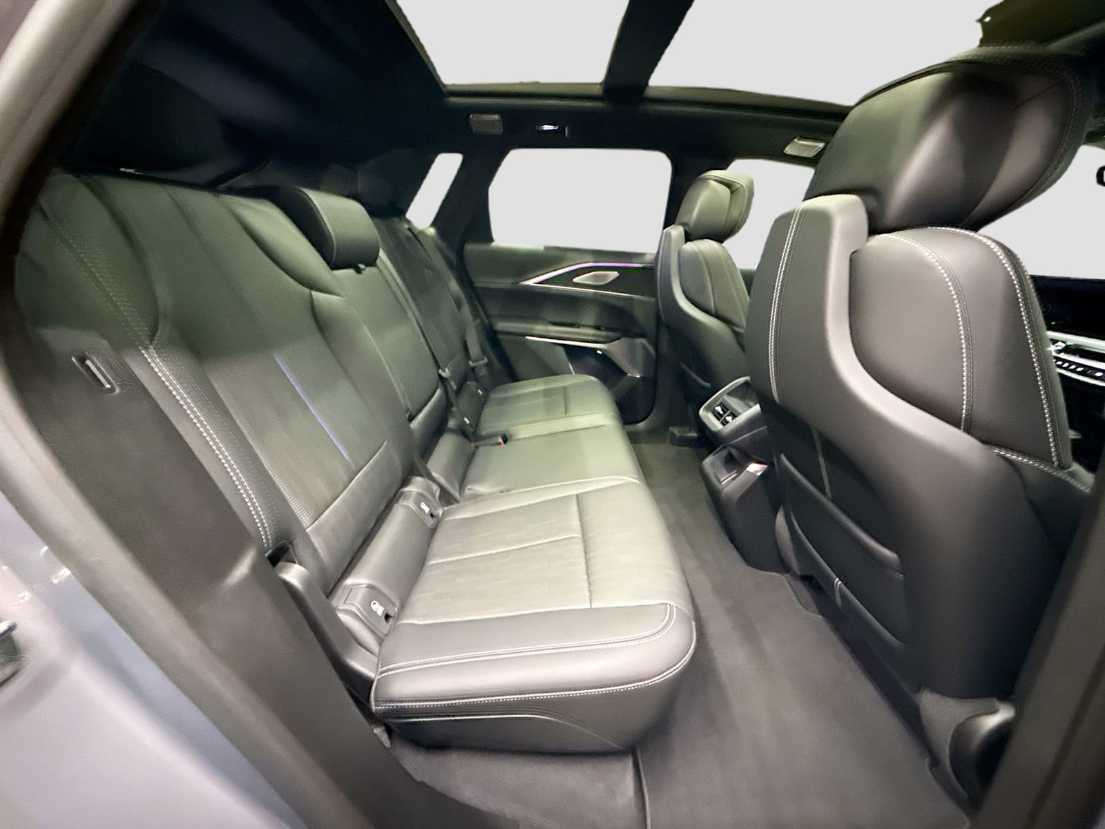Used 2026 Cadillac Lyriq Premium Luxury AWD/4WD image 31
