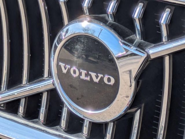 Used 2022 Volvo XC90 T5 Momentum w/ Climate Package image 9