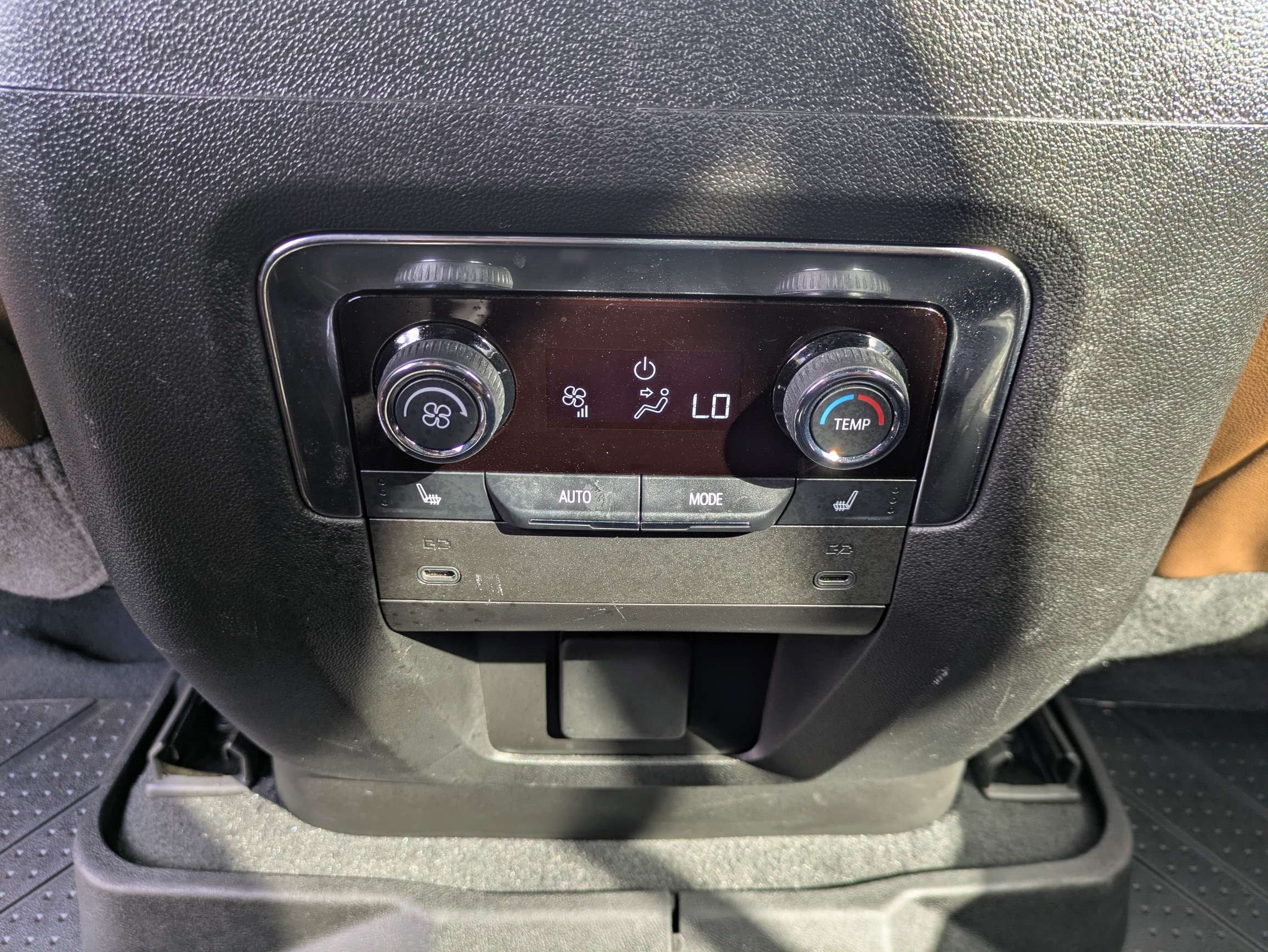 Used 2026 Chevrolet Tahoe High Country RWD image 18
