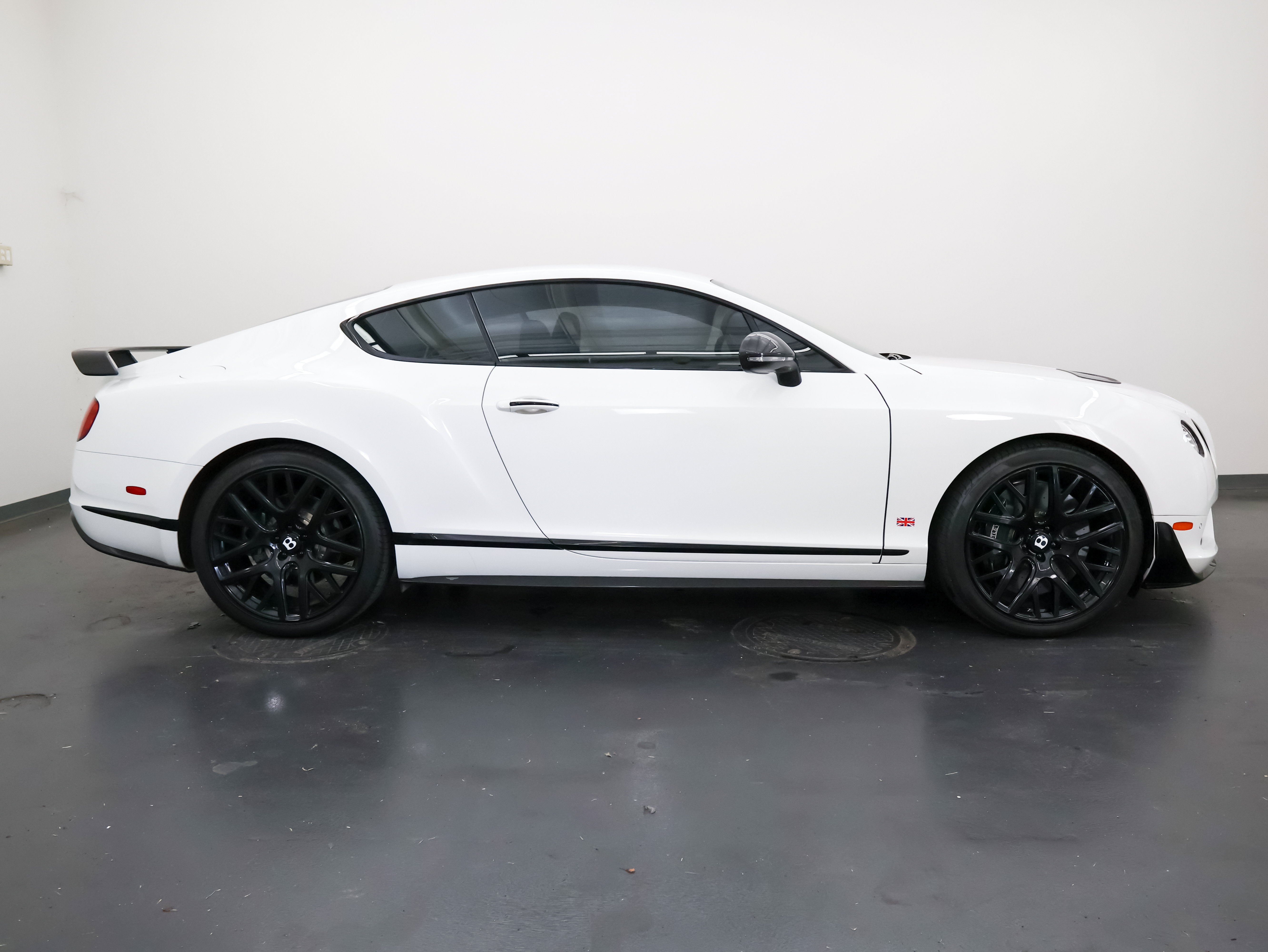 Used 2015 Bentley Continental GT3-R AWD/4WD image 2