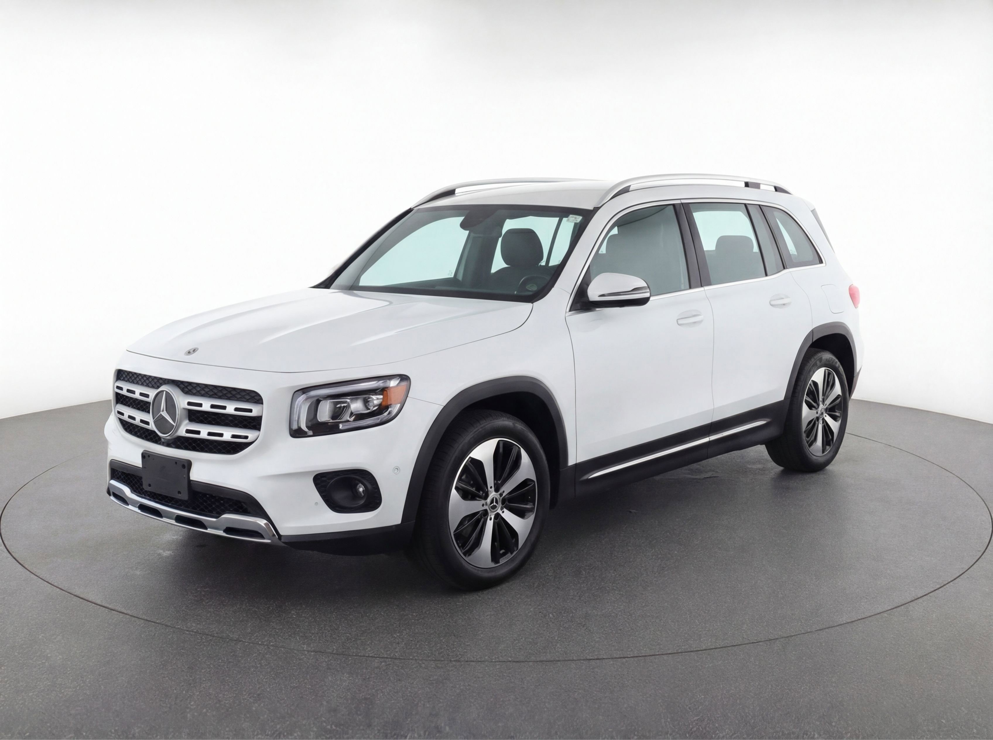 Used 2025 Mercedes-Benz GLB 250 4MATIC image 3