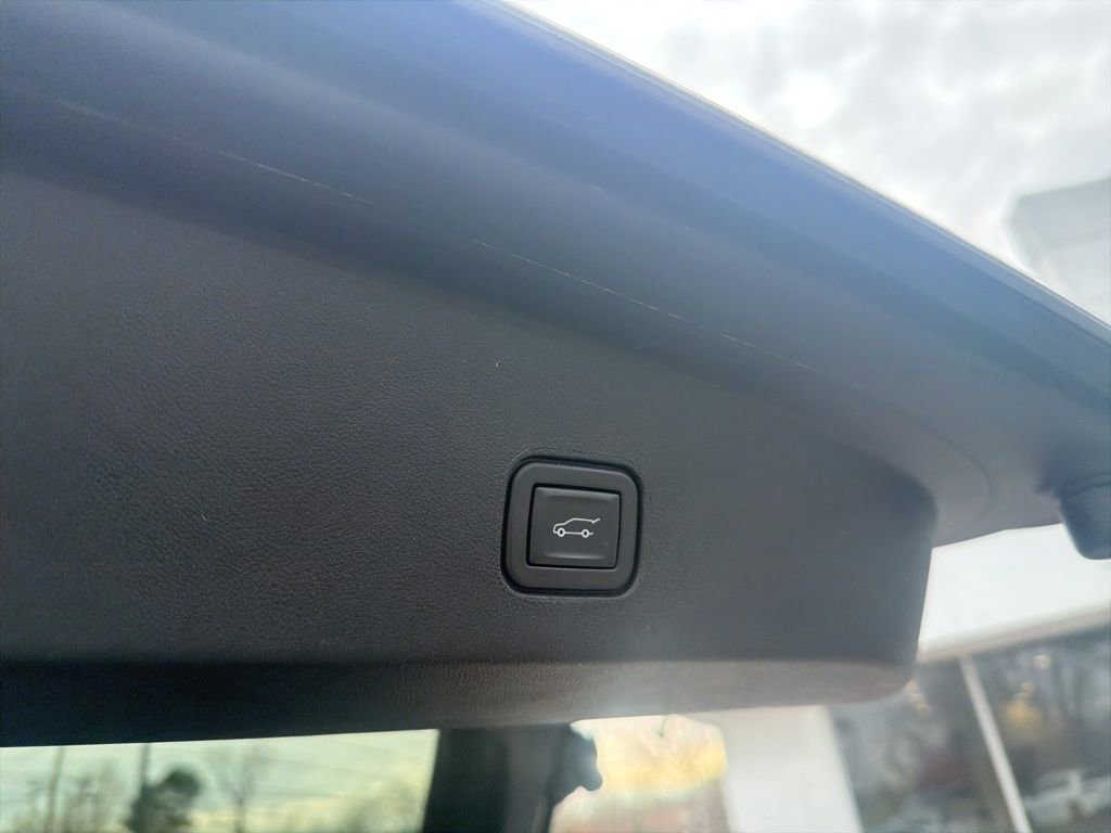 Used 2024 Cadillac Lyriq Luxury image 12