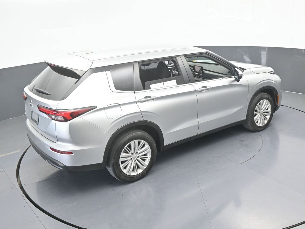 Used 2024 Mitsubishi Outlander ES image 15