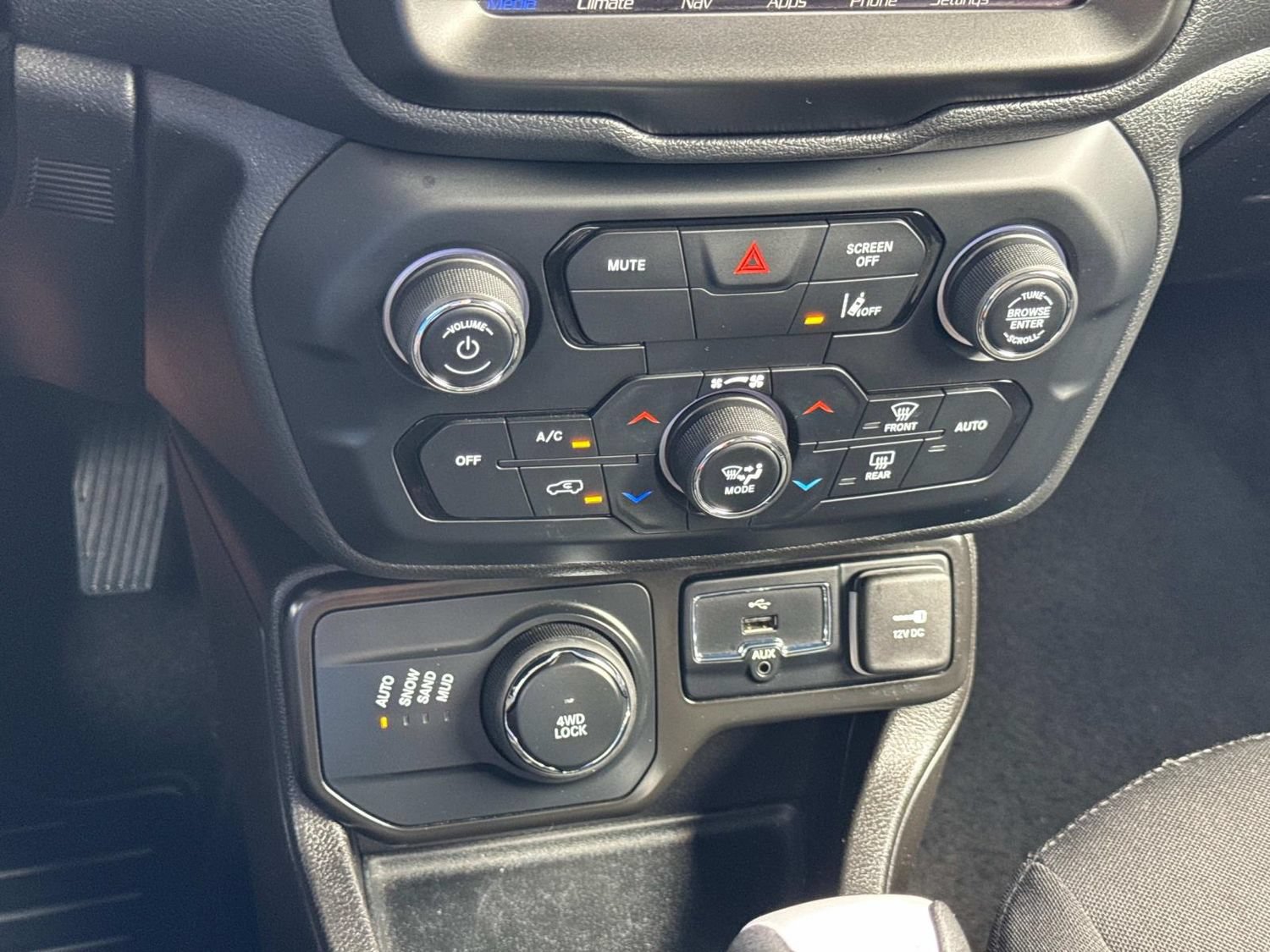 Used 2023 Jeep Renegade Latitude AWD/4WD image 34