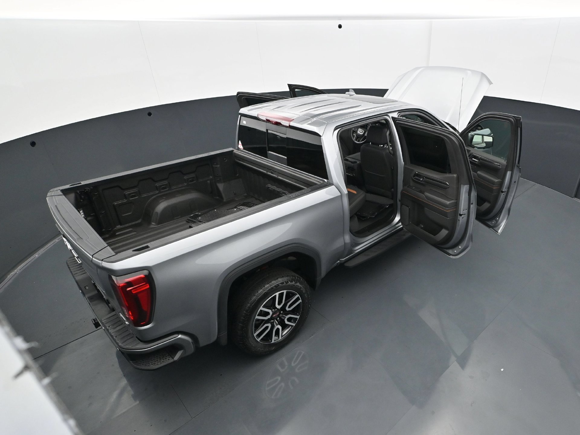 Used 2024 GMC Sierra 1500 AT4 w/ Technology Package AWD/4WD image 42