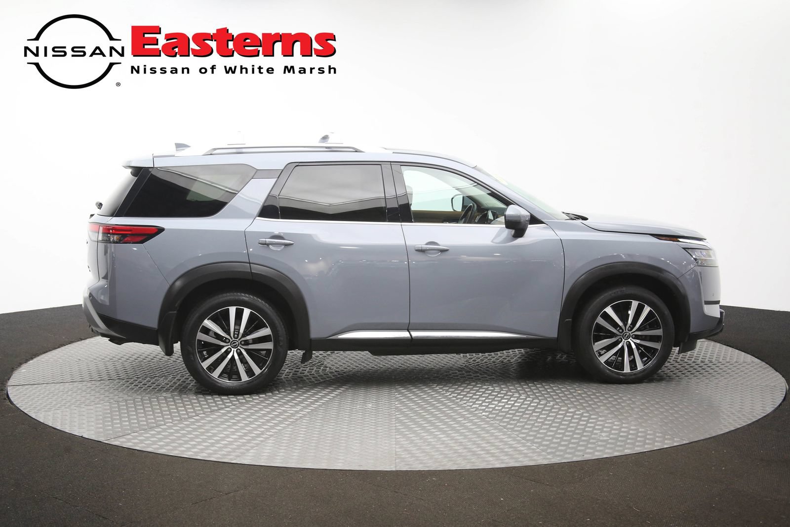 Used 2023 Nissan Pathfinder Platinum w/ Cargo Package AWD/4WD image 43