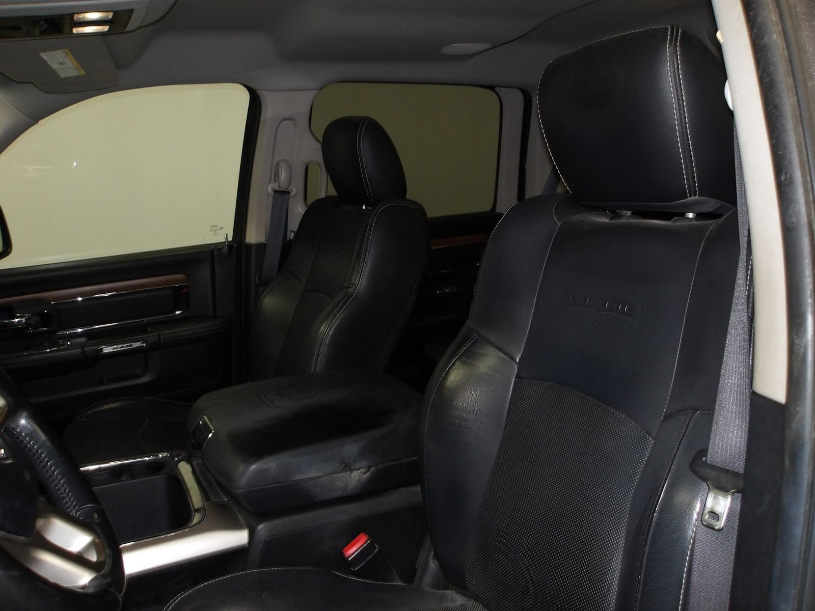 Used 2016 RAM 1500 Laramie AWD/4WD image 11