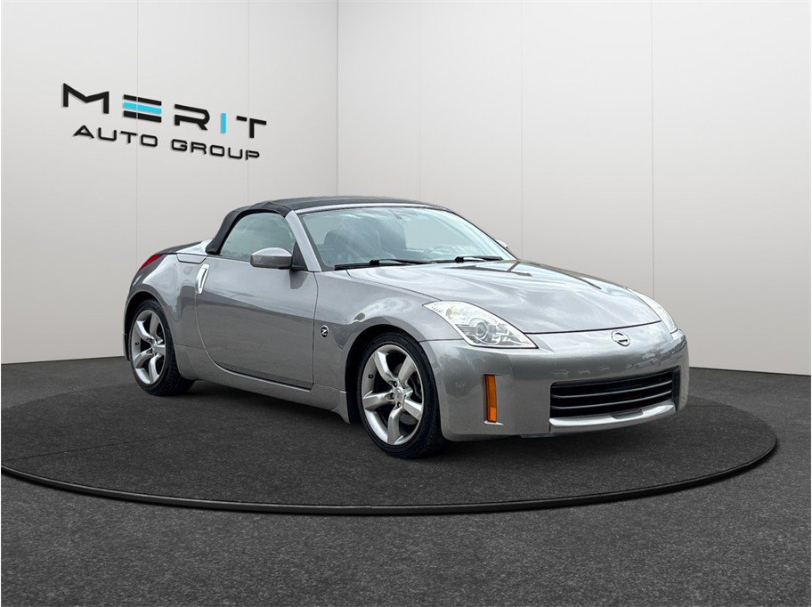 Used 2009 Nissan 350Z Touring RWD image 1