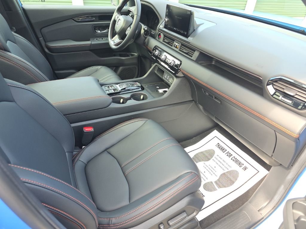 Used 2025 Honda Pilot TrailSport image 18