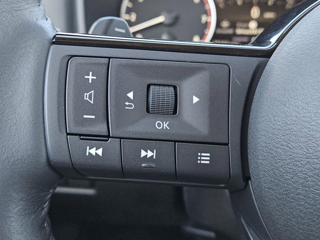 Used 2023 Nissan Rogue SL w/ SL Premium Package image 18