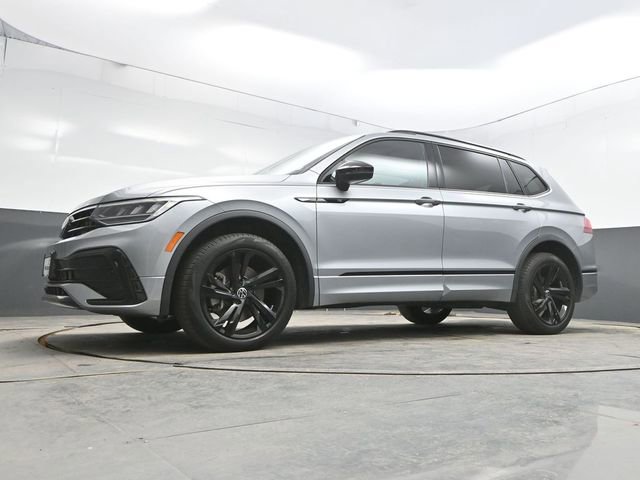 Used 2023 Volkswagen Tiguan SE R-Line AWD/4WD image 44