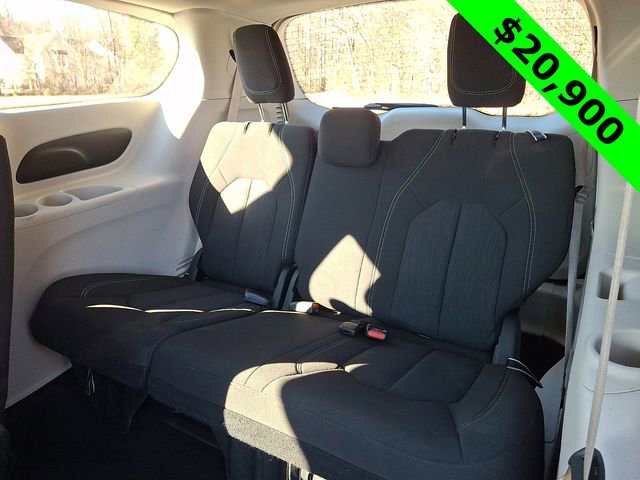 Certified 2023 Chrysler Voyager LX image 11