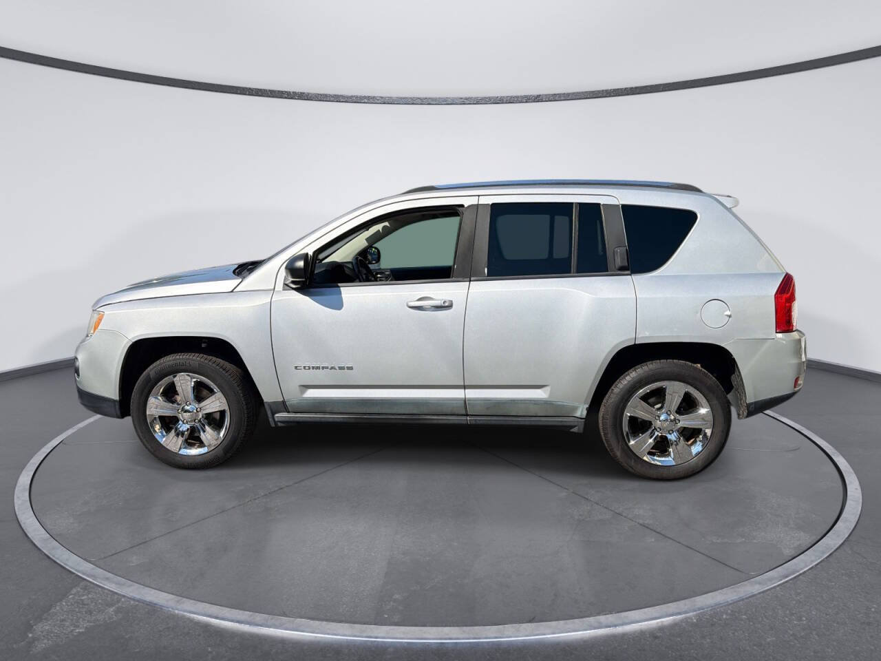 Used 2011 Jeep Compass Latitude AWD/4WD image 2