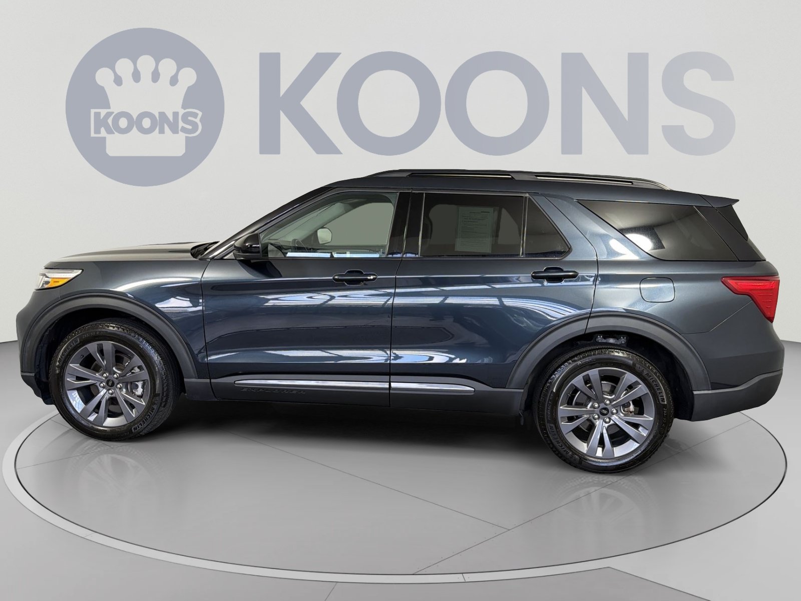 Used 2023 Ford Explorer XLT w/ Equipment Group 202A AWD/4WD image 2